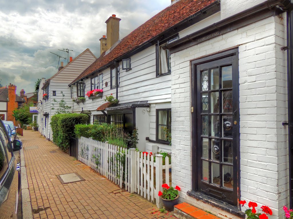 Oak Cottage in Thames Ditton - over 200 years old, but well cared for by janapede