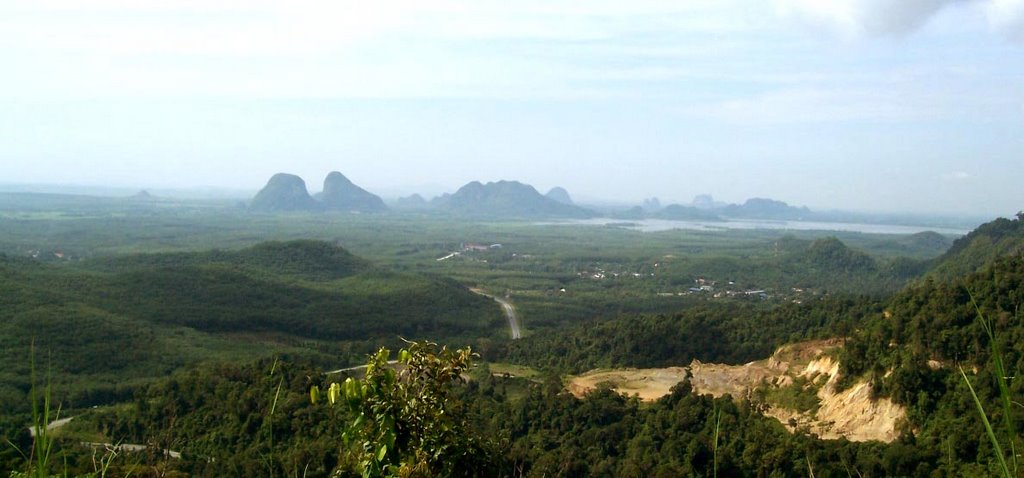 Perlis land view from viewing point @ Banjaran Nakawan by Ahmad Syaharuddin