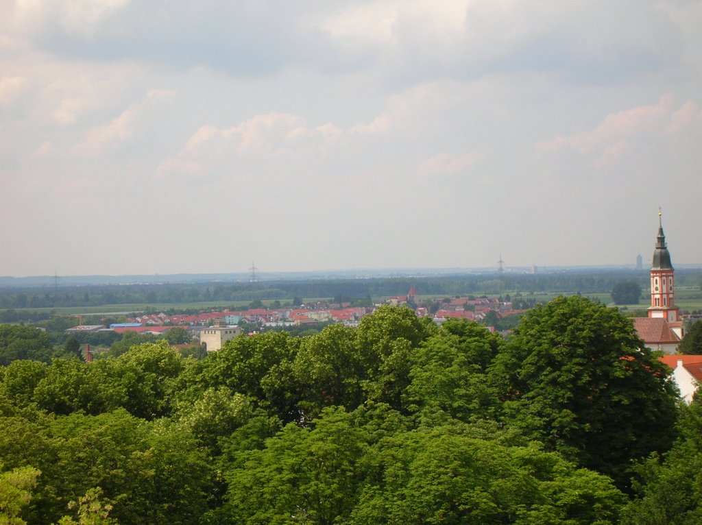 St. Michael, daneben der Hotelturm Augsburg by baindl