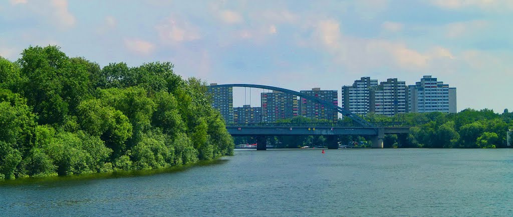 Main - Niederrader Brücke, Frankfurt (Schiffstour Mainz > Frankfurt) by WernerAachen >Google, please keep Panorami