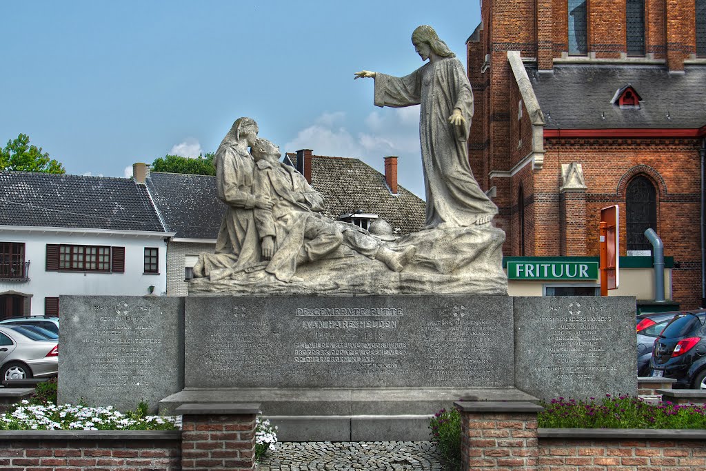 Putte, Oorlogsmonument. by Ronny Daems