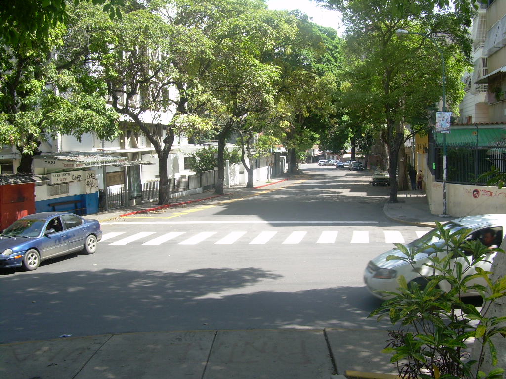 Plaza donde se ubica la Estatua José Enrique Rodó, Urb. San Bernardino, Caracas by tovarcanelo