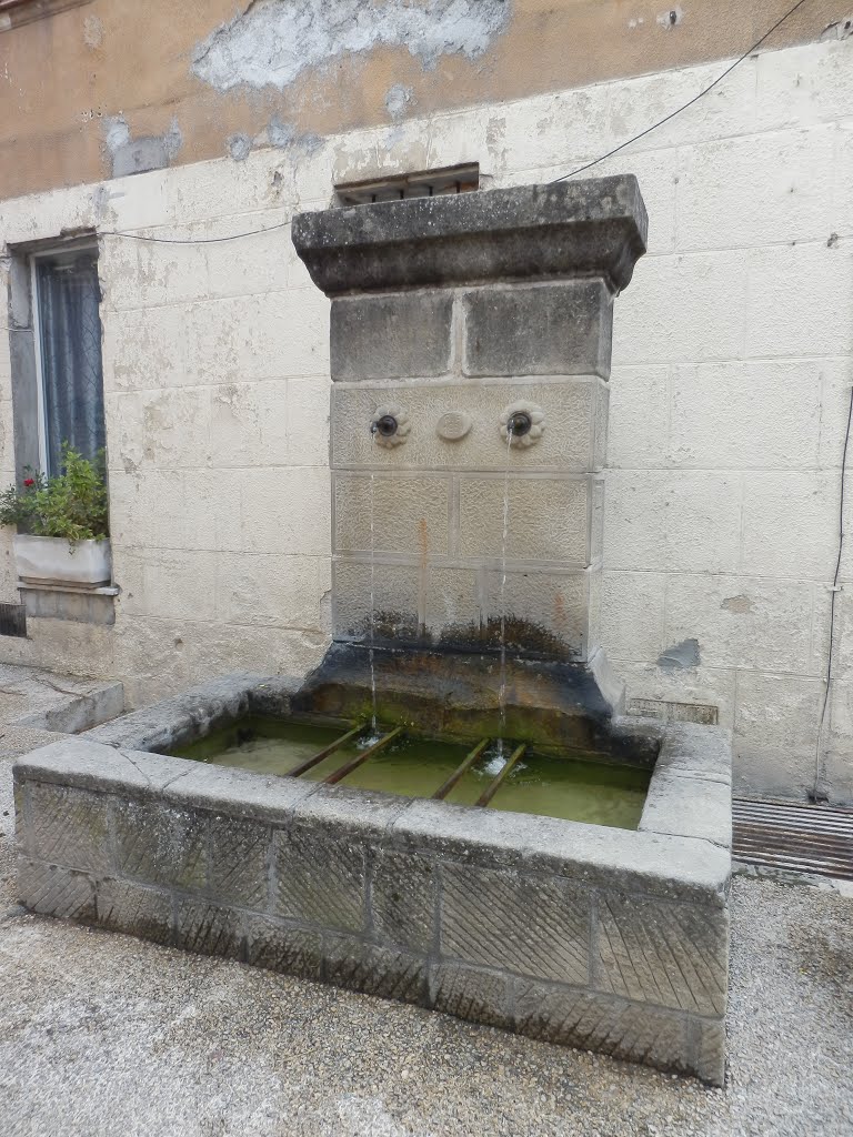 Una fontana ad Annot by Vaiale