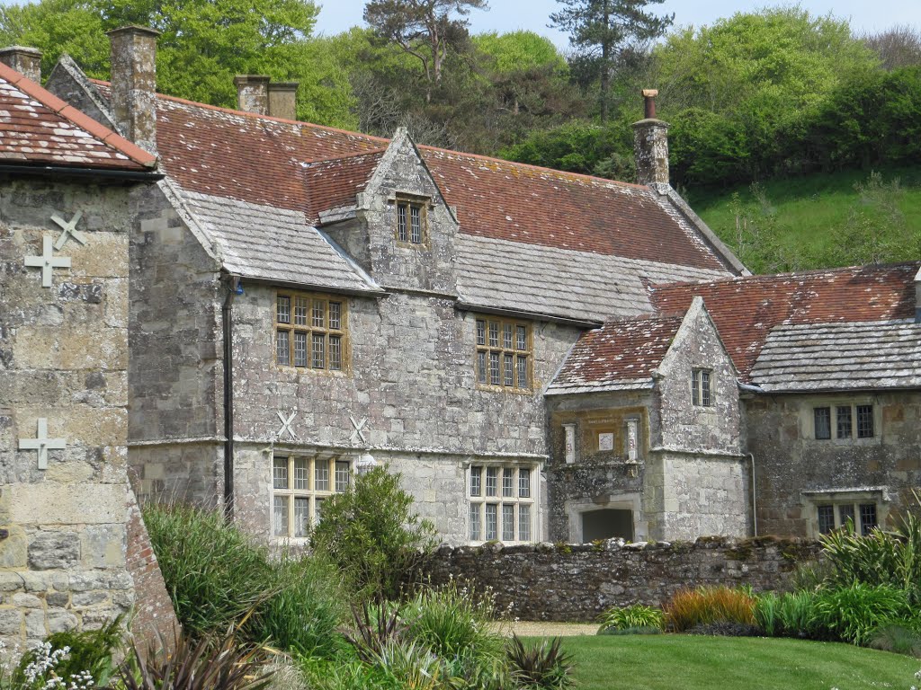 Mottistone Manor, Mottistone, near Brighstone, Isle of Wight by oldchippy