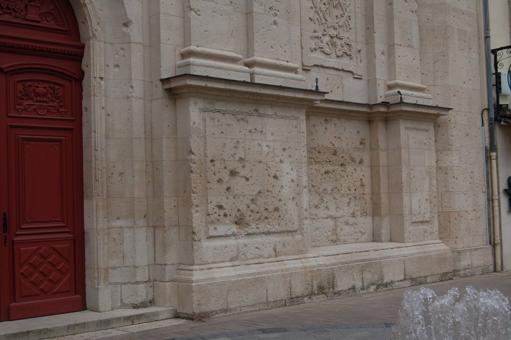 Ehemalige Kirche in Verdun mit sichtbaren Schäden durch Beschuß by CptHornblower