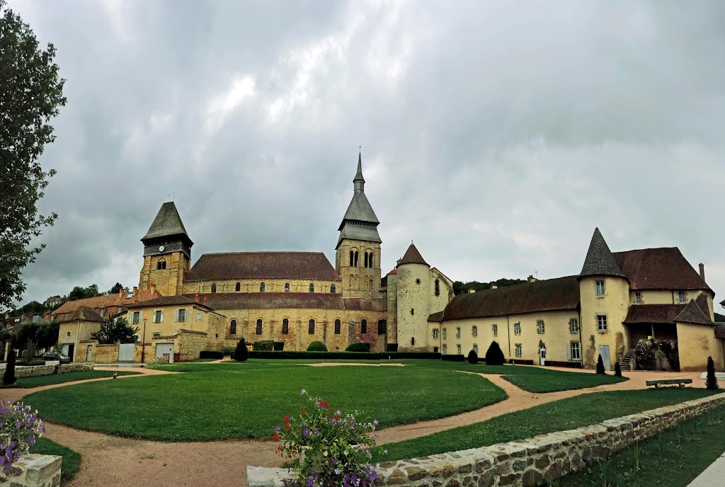 Chambon sur Voueize, abbatiale Sainte Valérie, Creuse by jl capdeville