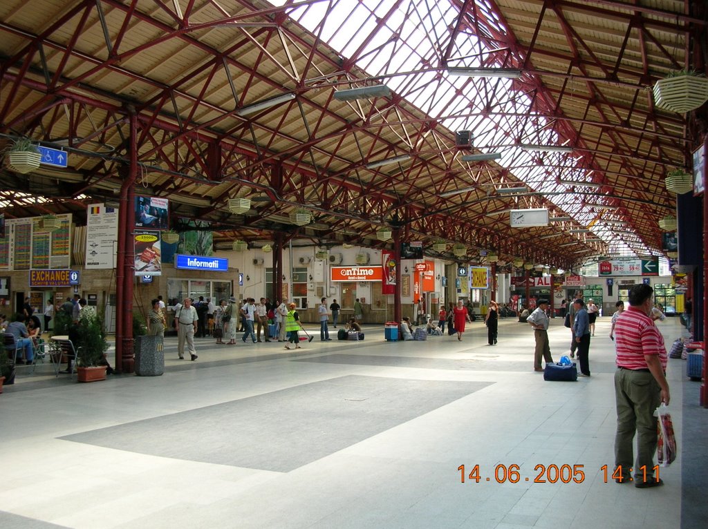 Bucharest Nord Train Station by Onur Çakıroğlu