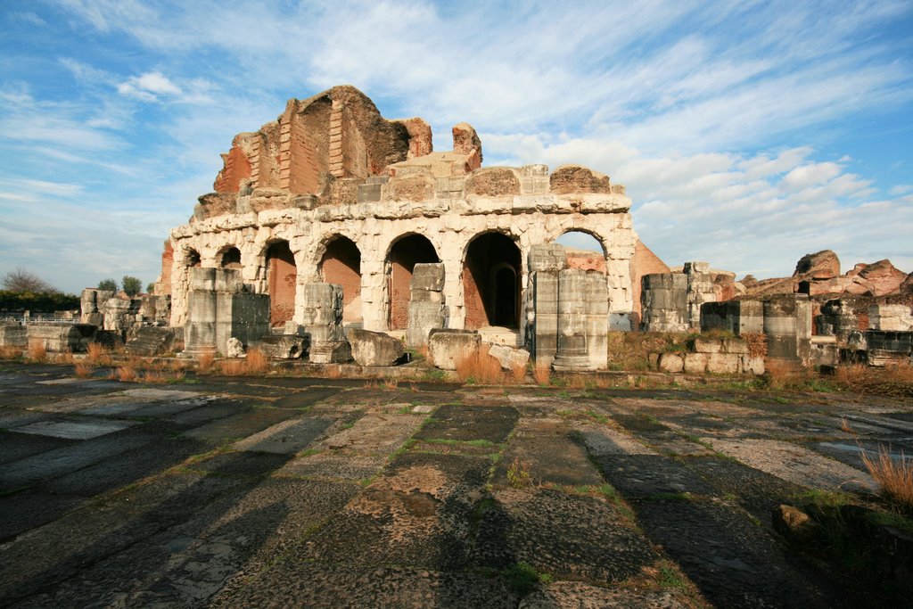 Anfiteatro Campano by superjohn