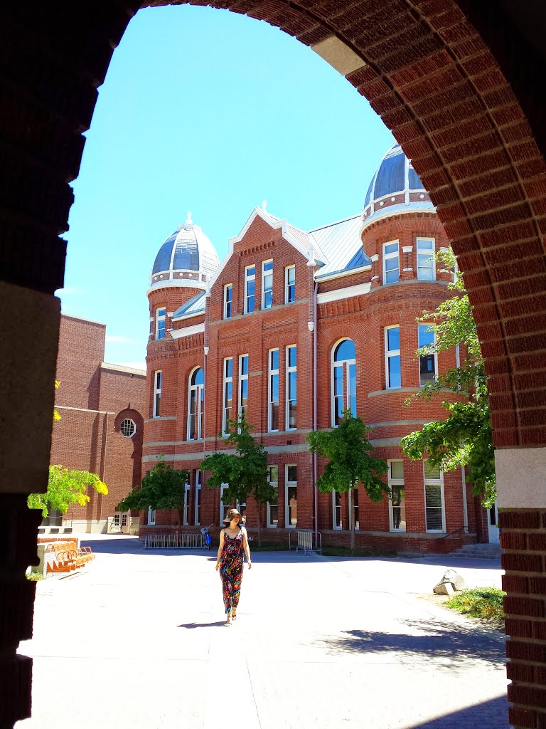 Barge Hall and Courtyard, CWU campus, Ellensburg, WA by Lin@Bates