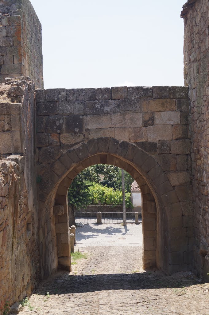 PINHEL - Pinhel - PORTA DE SÃO TIAGO by LUÍS A. D. LIBERAL