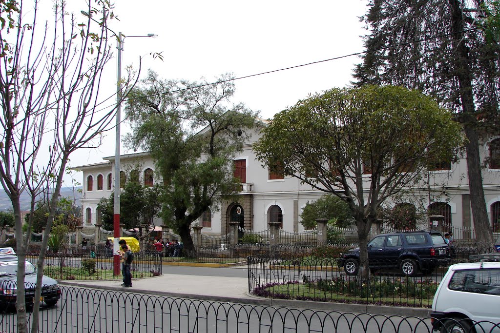 Instituto Superior Pedagógico Hermano Victorino Elorz Goicoechea, Cajamarca, Perú by perutoptours.com