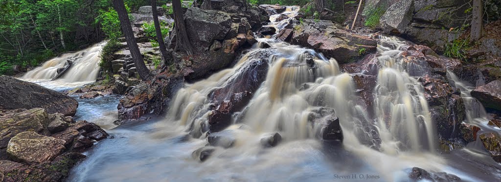 Panorama: Duchesnay Creek by Indonesia Jones