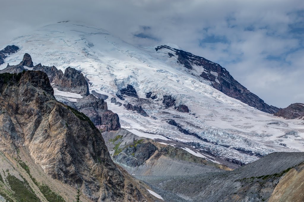 Mt Rainier by Solreal