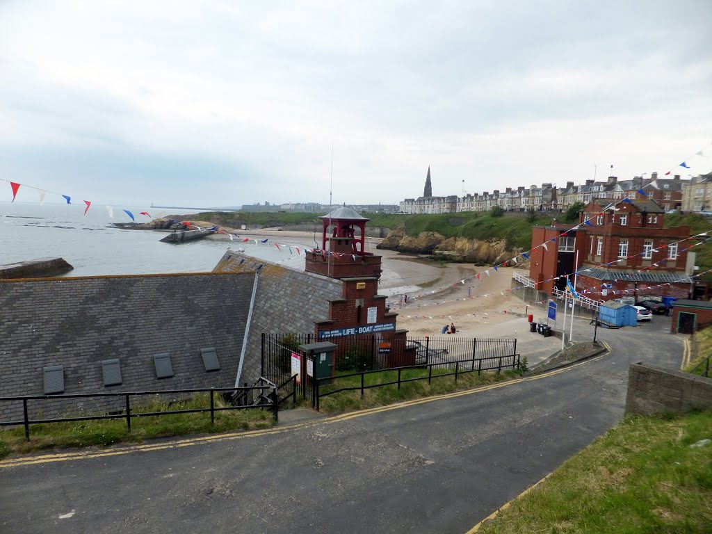 Cullercoats bay by M uba.