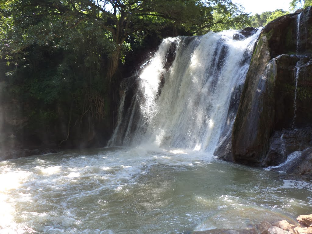 Cascada de Comala (acercamiento) by Visulizador