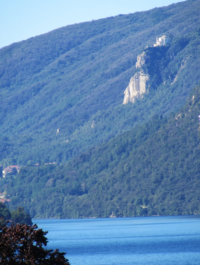 Madonna del Sasso da Via Pacinotti, Omegna by Marco Carnelli