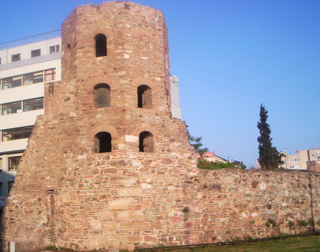 Thessaloniki, Greece by Anna-Maria Kougioumt…