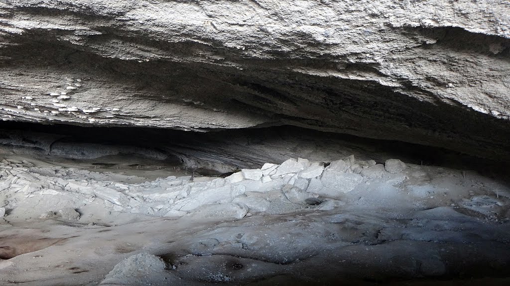 Dentro da Caverna do Milodon - Chile by Carlos A Machado