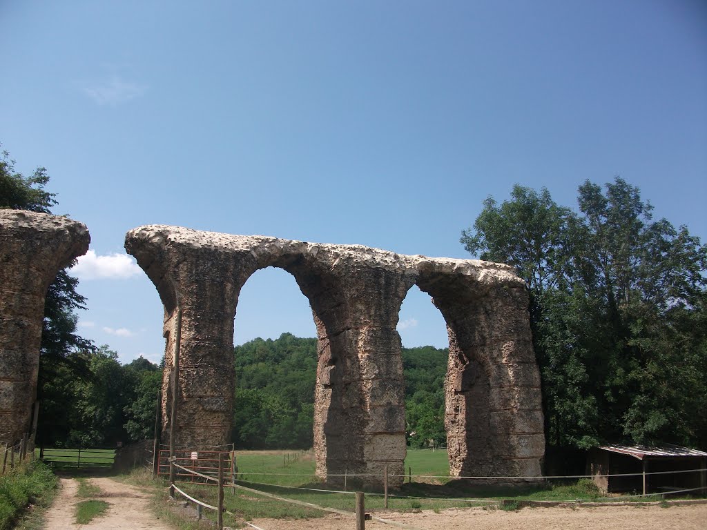 Aqueducs a brignais by Salomon Barzilai