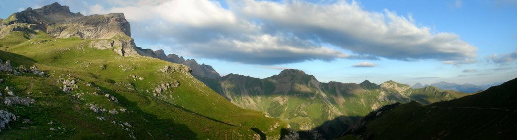 Panorama Naafkopf (2571m) von Pfälzer Hütte by digipic | Long live Panoramio!