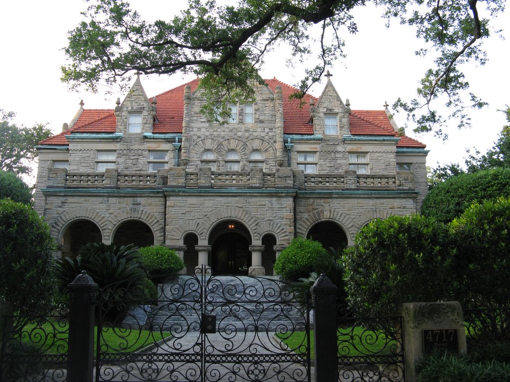 Garden District mansion, St Charles Ave by Traveling Gal