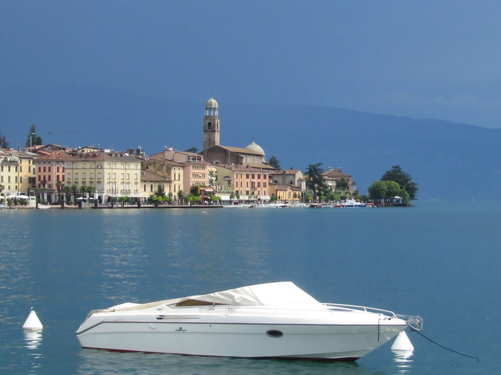 Lago di Garda, Salò, piazza Vittoria e duomo by Daniel Wilk