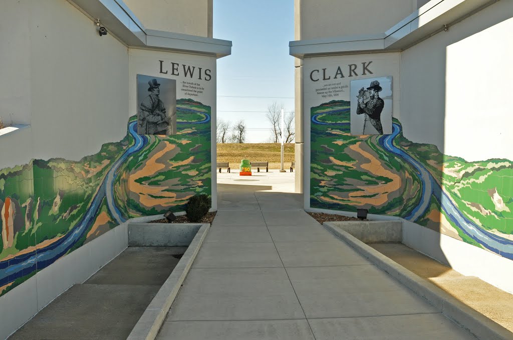 Confluence Tower murals by pgmark