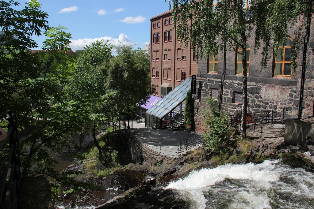 Sagene, Oslo, Norwegen im Juli 2014: Industriegebäude am oberen Wasserfall der Akerselva by kdh865