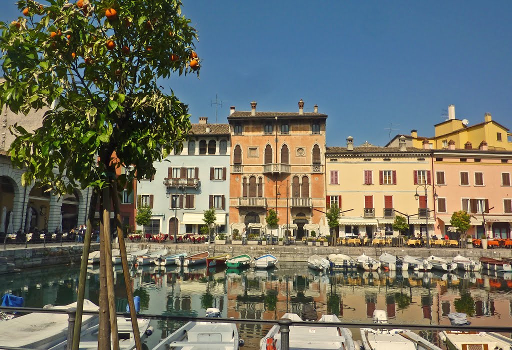 Photowalking in Desenzano (2) by ROSETTA NOTA