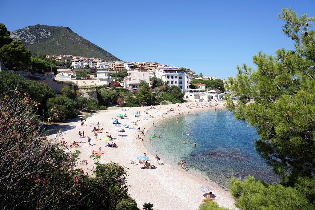 Cala Gonone (Dorgali) by Roberto Ribotta