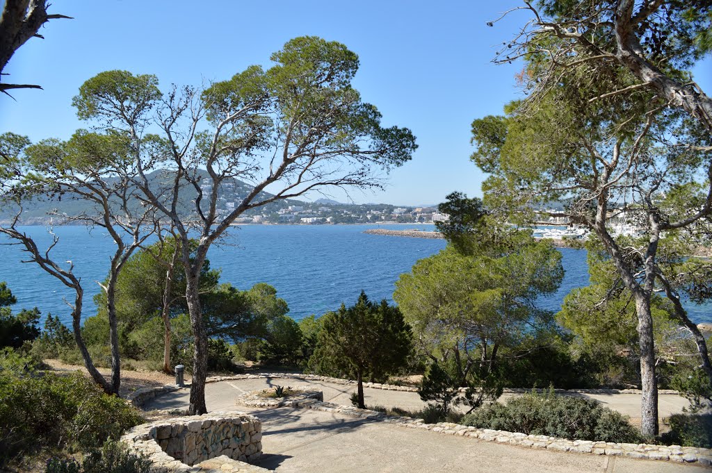 Paseo del Sendero al Peñón en Santa Eulalia del Río, Ibiza by Manuel López Gutiérr…