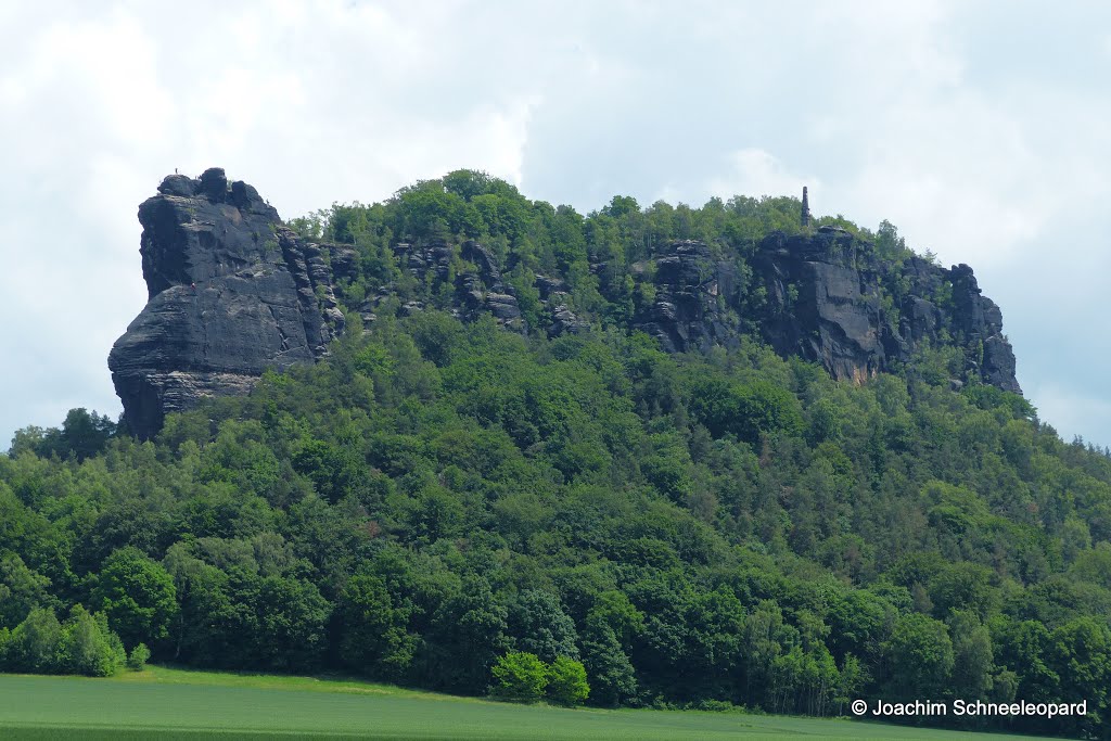 Der Lilienstein im Elbsandsteingebirge by Joachim Schneeleopar…