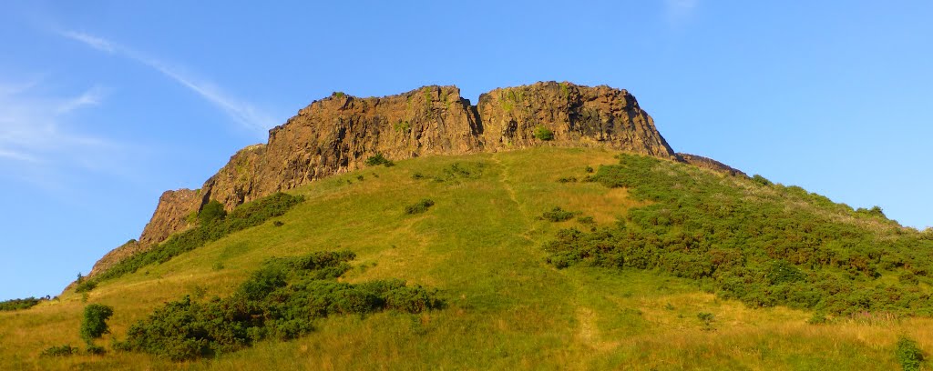 Salisbury Crags by robertd19m