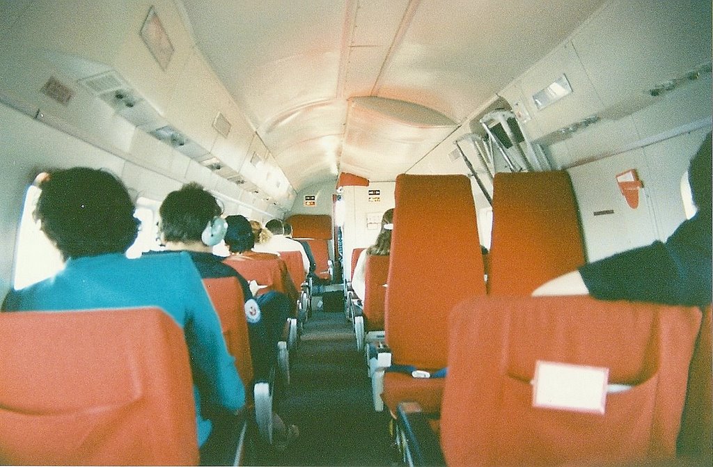 À l'intérieur de l'hélico-autobus, Près de Sondrestrumpfjord, Kangerlussuaq, Groenland, Danemark, Août 1989 by Christian Claveau