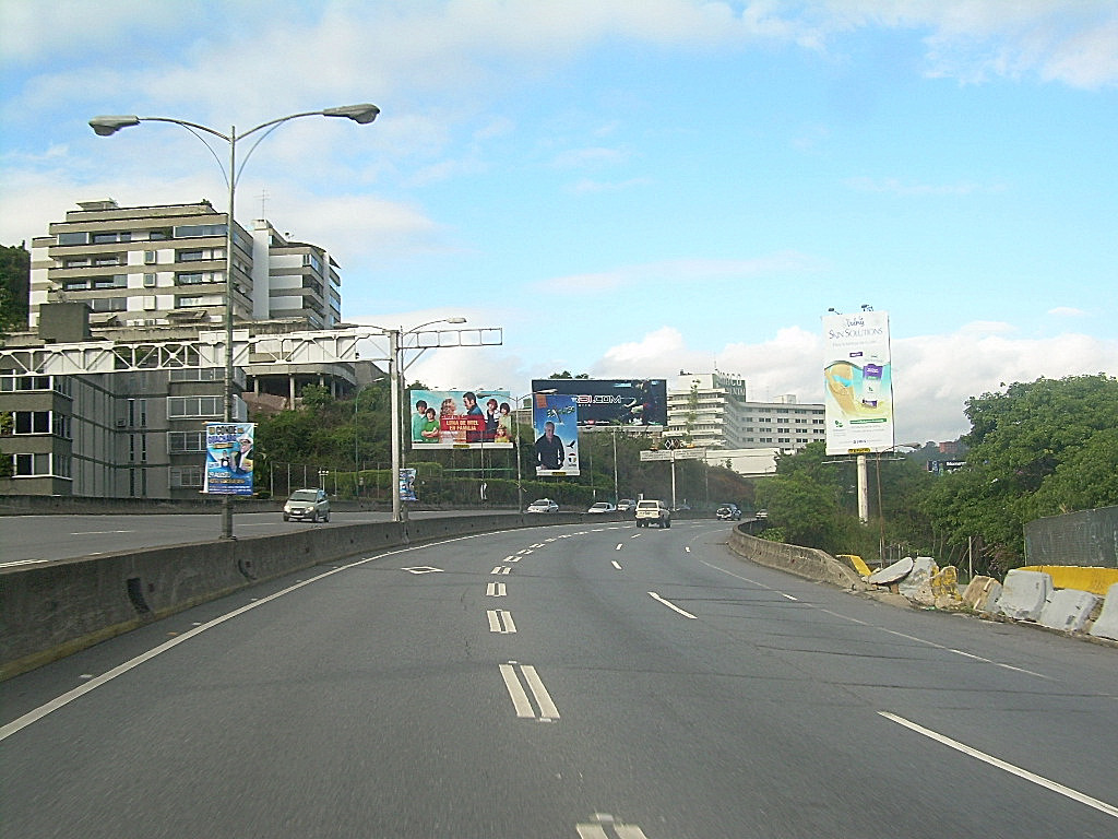 Autopista Prados del Este, Caracas - Venezuela by Edgar Alexander Tova…