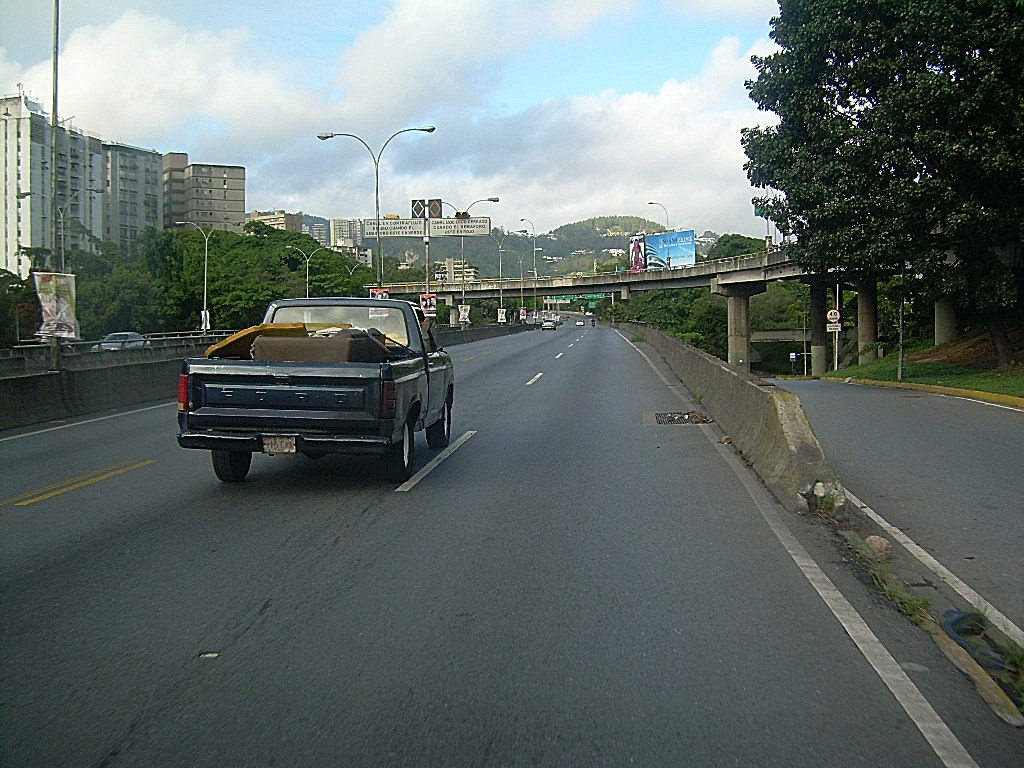 Autopista Prados del Este, Caracas - Venezuela by Edgar Alexander Tova…