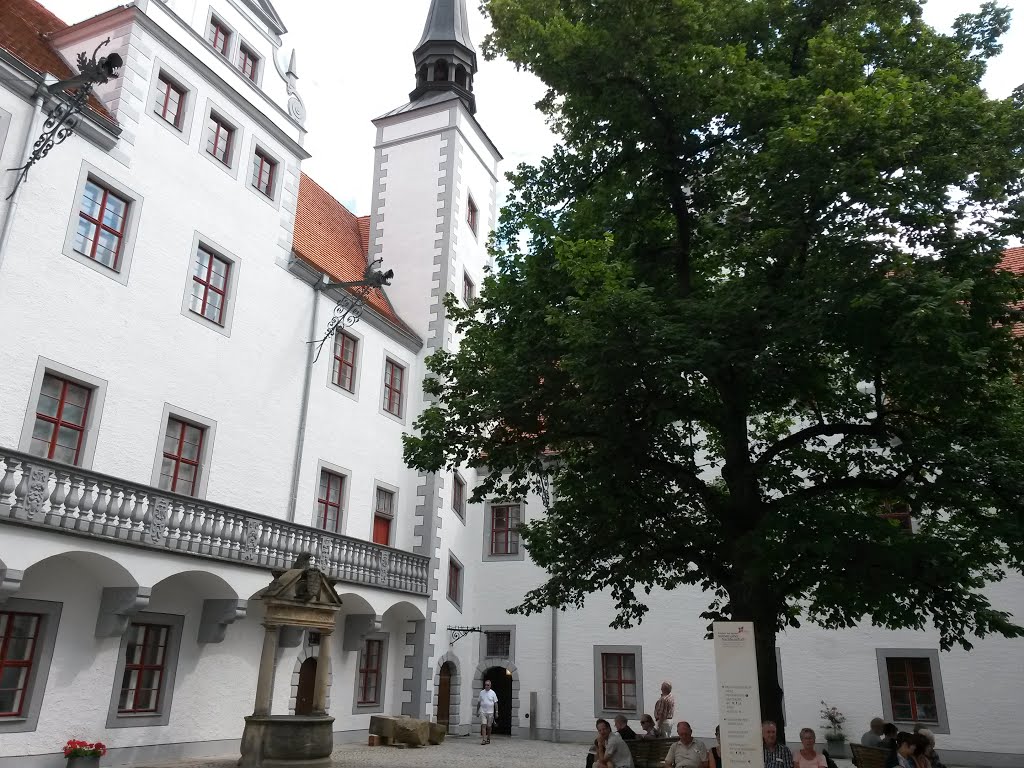 Innenhof Schloss Doberlug MB by martin bach