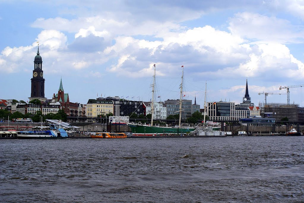 HAMBOURG - On the banks of the Elbe (4) by Jean-Philippe Hebrar…