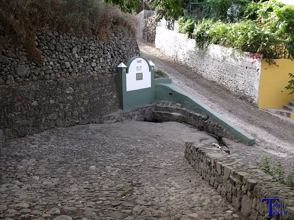 Fuente de San Isidro by Toni Teror