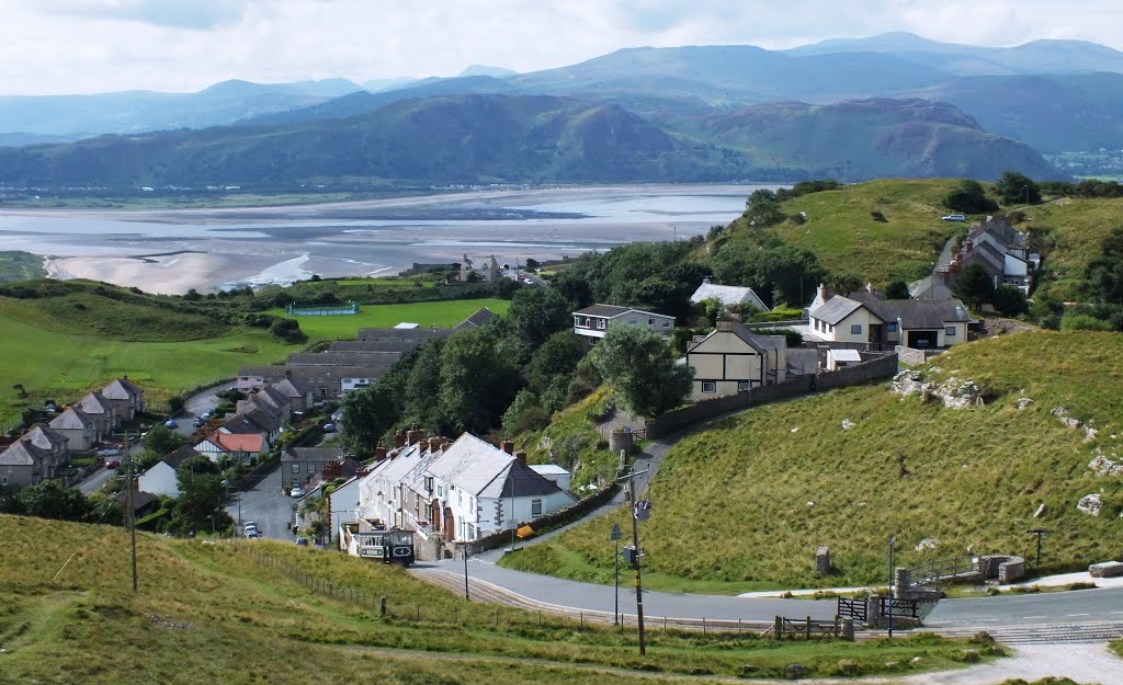 Llandudno,Ty-Gwyn Rd by Andrzej Rutka