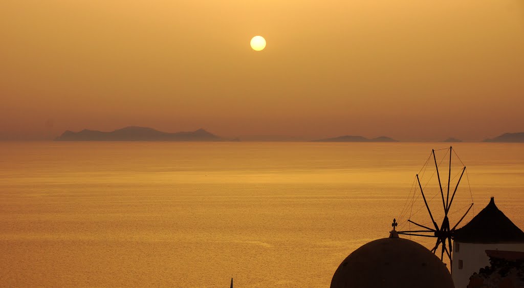 Oia 847 02, Greece by Cheuk