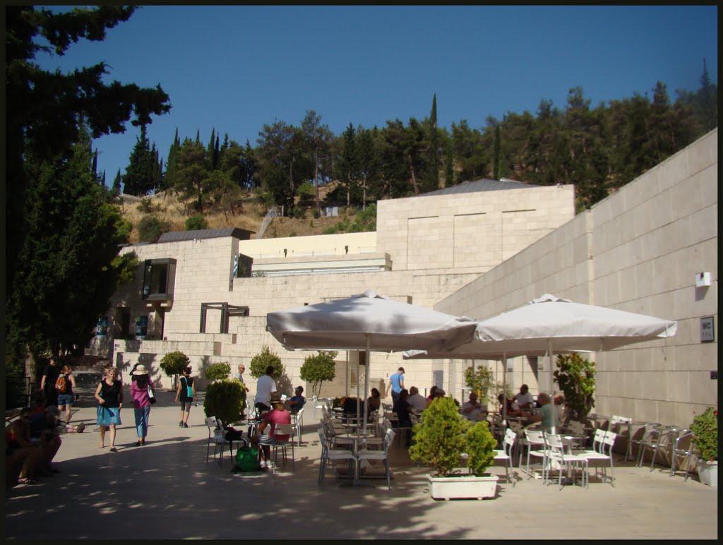 Musée archéologique de Delphes by Panos Panagiotis