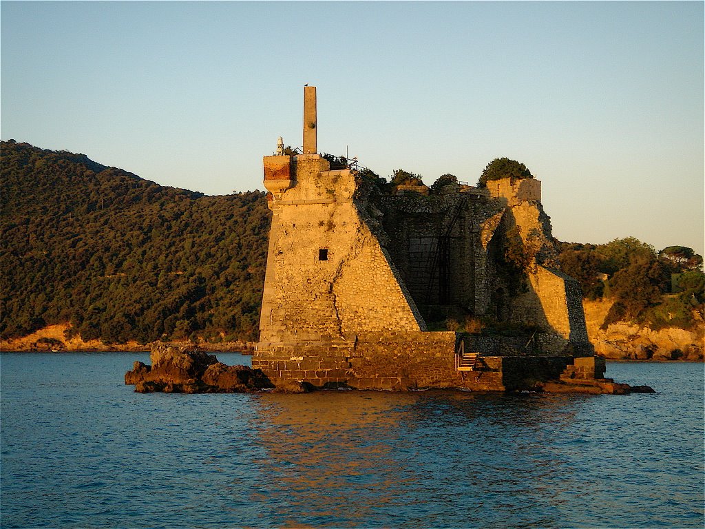 Torre Scuola Palmaria (La Spezia) by Angelo Vanagolli