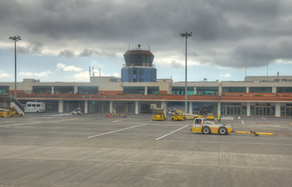 Madeira Airport by maiermo