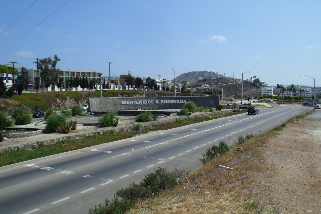 Entrada de Ensenada, Baja California by Gabriel M. SalvadoR