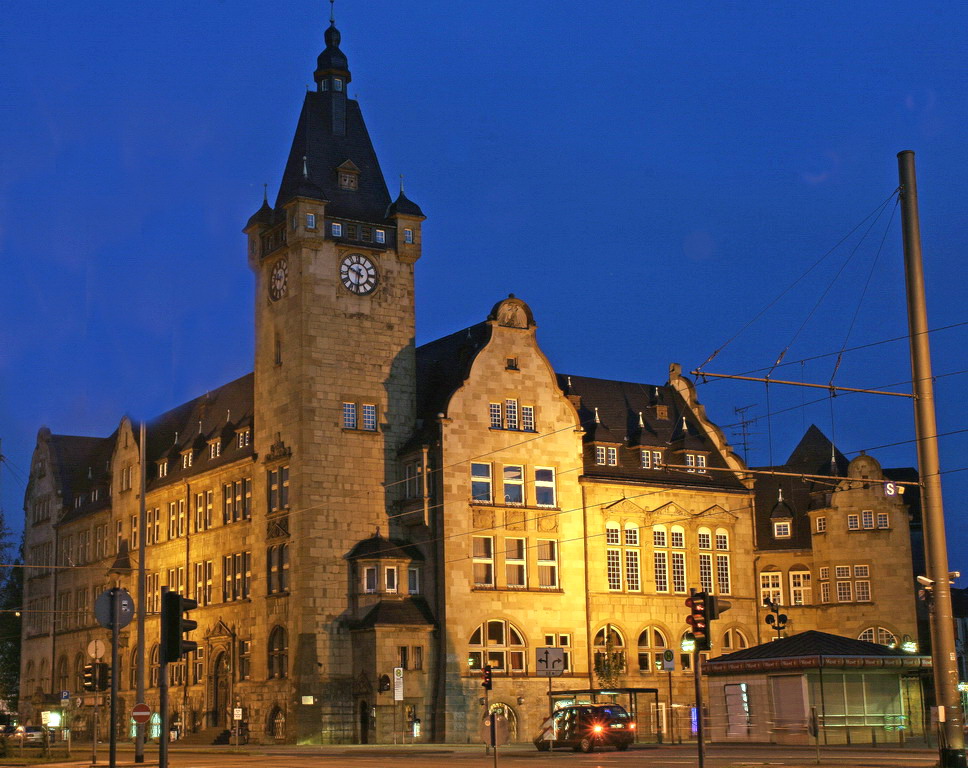 Hamborner Rathaus bei Nacht by marcha412