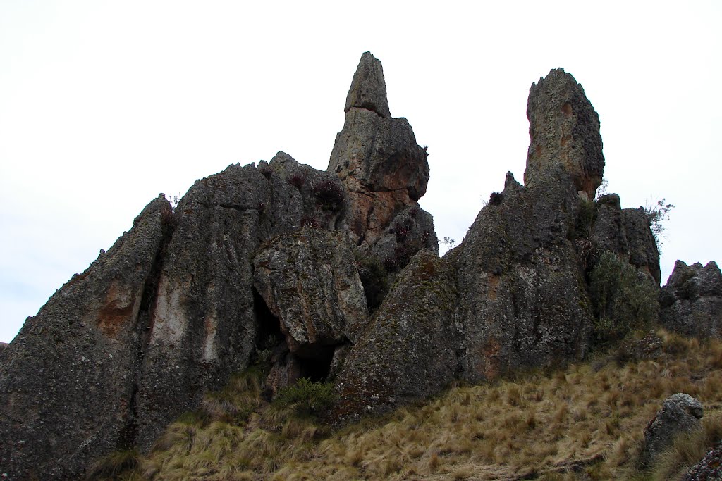 Bosque de Piedras Los Frailones, Complejo Hidráulico Ceremonial Cumbemayo, Cajamarca, Perú by Gualberto Valderrama…