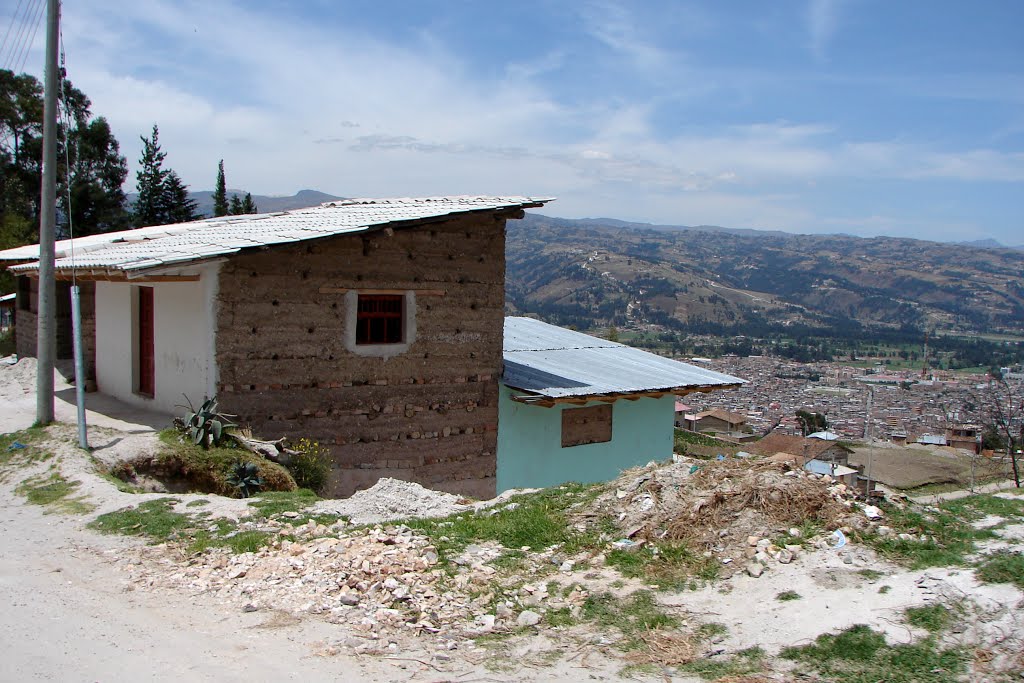 Carretera a Cumbemayo, Cajamarca, Perú by perutoptours.com