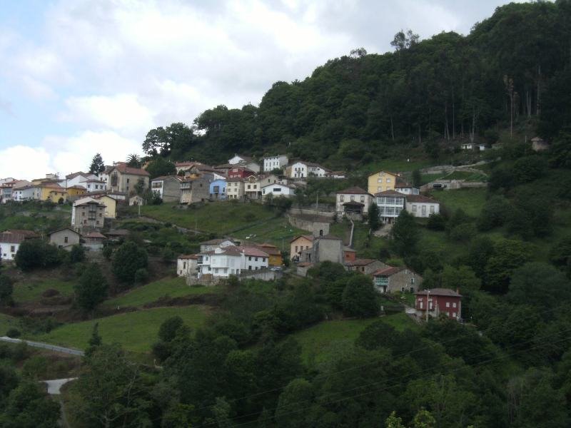 Vista de Ruenes desde La Collada by JGS