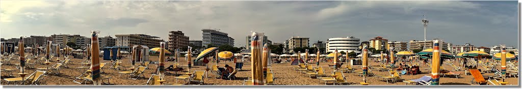 Bibione, relax e bagno di sole sulla spiaggia .. ..Summer _ Bibione _ 2014 .. .. Via Ercole, 21, 30020 Bibione VE, Olaszország by ©  Imre Lakat